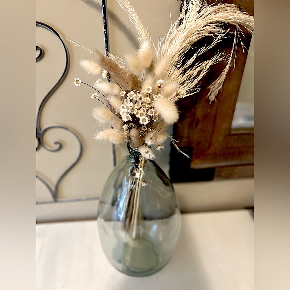 Medium large vase includes dried floral like new